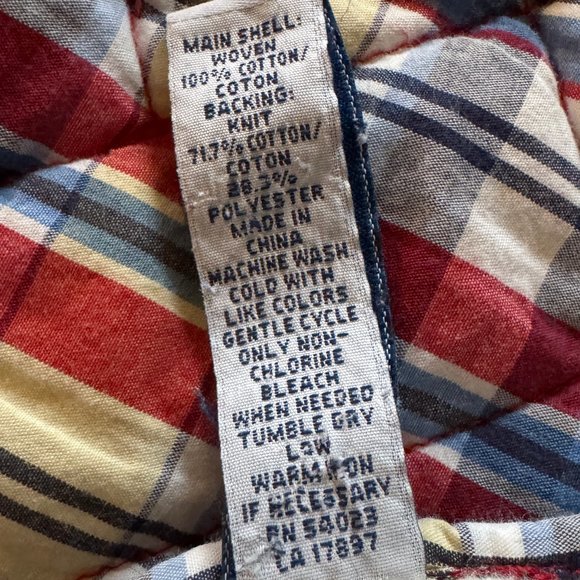 OLD NAVY Pet blanket 21.5" x 34.5" - Plaid and white side - Picture 4 of 5